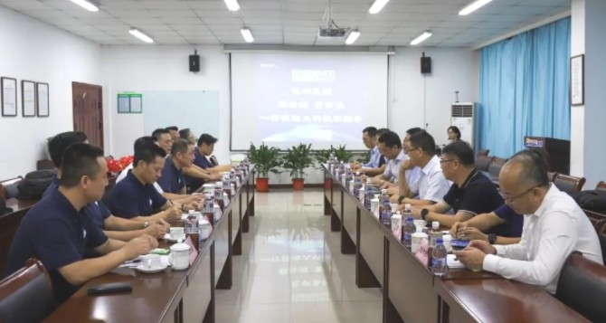 包鋼集團魏栓師董事長一行來訪大明靖江基地
