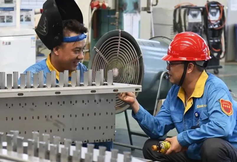 戰(zhàn)高溫，保安全！江蘇大明送清涼與關(guān)愛到一線